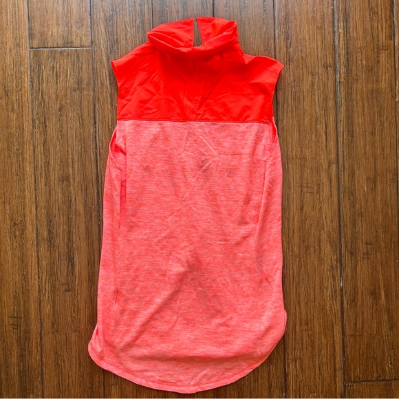 Under Armour HeatGear Sleeveless Button up - Picture 2 of 3